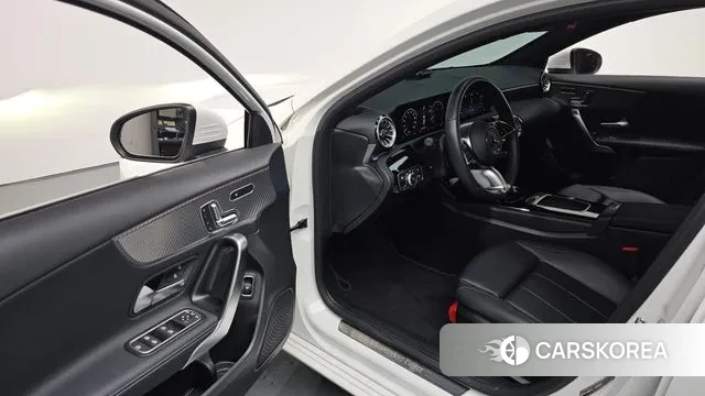 Mercedes-Benz A-Class W177 2024 Белый из Кореи, фото 2
