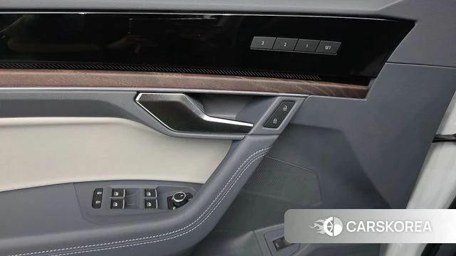 Volkswagen Touareg 3rd generation 2025 Белый из Кореи, фото 2