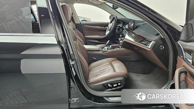 BMW 5 Series (G30) 2023 Черный из Кореи, фото 2