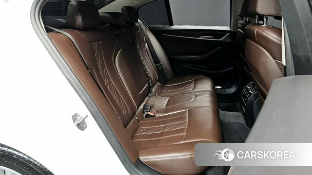 BMW 5 Series (G30) 2019 Белый из Кореи, фото 2