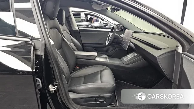 Tesla Model 3 2024 Черный из Кореи, фото 2