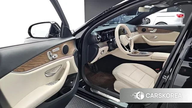 Mercedes-Benz E-Class W213 2022 Черный из Кореи, фото 2