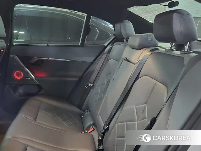 BMW 5 Series (G60) 2024 Белый из Кореи, фото 2