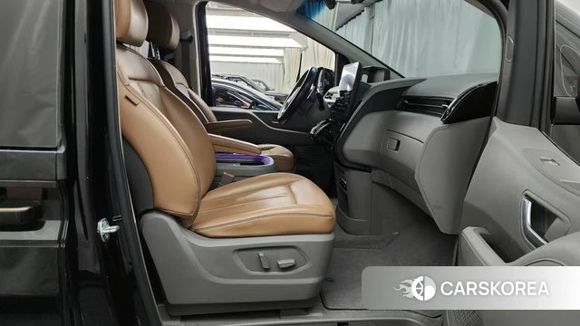 Hyundai Staria 2022 Черный из Кореи, фото 2