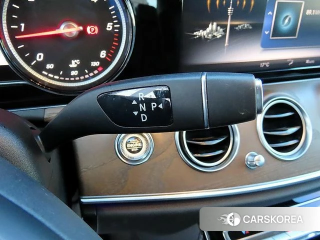 Mercedes-Benz E-Class W213 2018 Синий из Кореи, фото 2