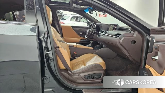 Lexus ES300h 7th generation 2021 Черный из Кореи, фото 2