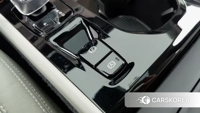 Volvo XC40 2024 Черный из Кореи, фото 2