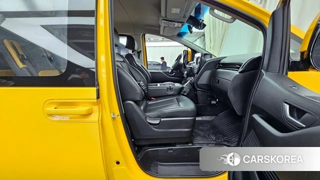 Hyundai Staria 2022 Желтый из Кореи, фото 2