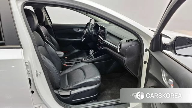Kia The New K3 2nd generation 2022 Белый из Кореи, фото 2