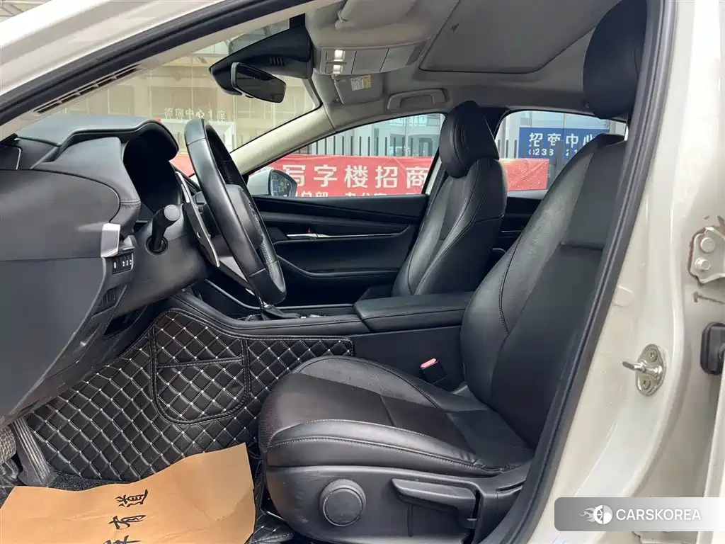 Mazda 3 2022 Белый из Китая, фото 2