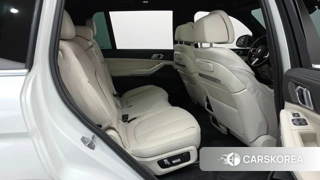 BMW X7 (G07) 2025 Белый из Кореи, фото 2