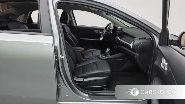 Kia The New K3 2nd generation 2022 Серебристо-серый из Кореи, фото 2