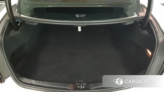 Mercedes-Benz C-Class W205 2023 Белый из Кореи, фото 2