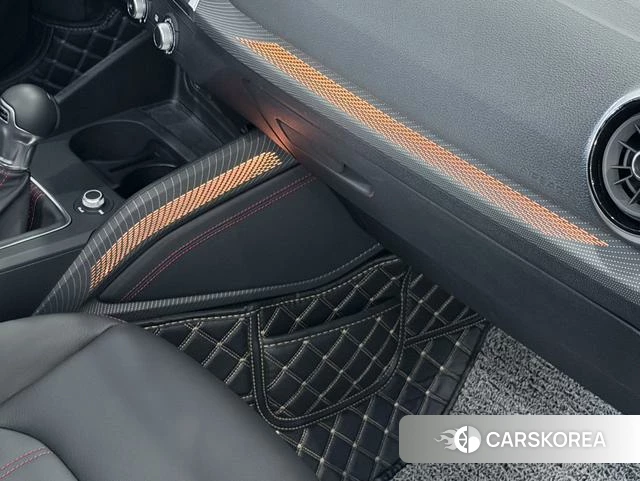 Audi Q2L 2022 Темно-серый из Китая, фото 2