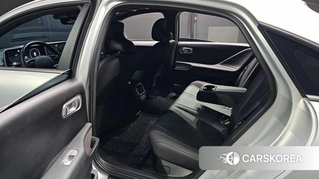 Hyundai Ionic 6 2023 Серебристо-серый из Кореи, фото 2