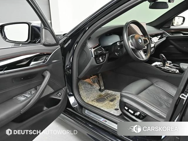 BMW 5 Series (G30) 2022 Черный из Кореи, фото 2
