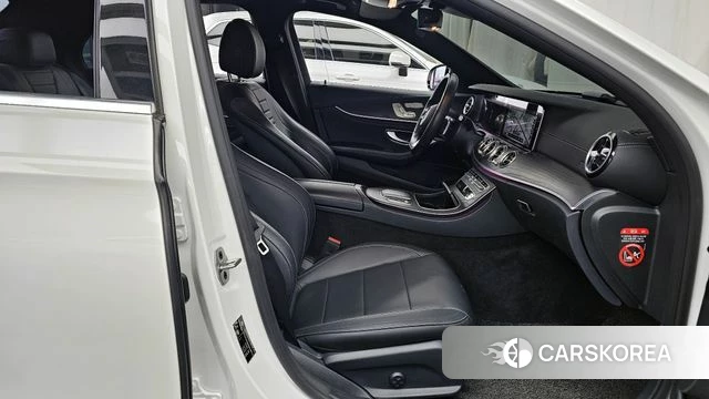 Mercedes-Benz E-Class W213 2021 Белый из Кореи, фото 2