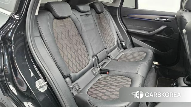 BMW X1 (F48) 2021 Черный из Кореи, фото 2