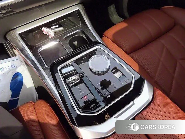 BMW 7 Series (G70) 2024 Белый из Кореи, фото 2