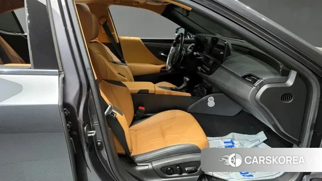 Lexus ES300h 7th generation 2022 Серый из Кореи, фото 2