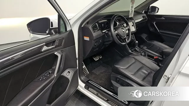 Volkswagen Tiguan second Generation 2018 Белый из Кореи, фото 2