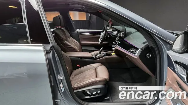 BMW 6 Series GT (G32) 2023 Серебристо-серый из Кореи, фото 2