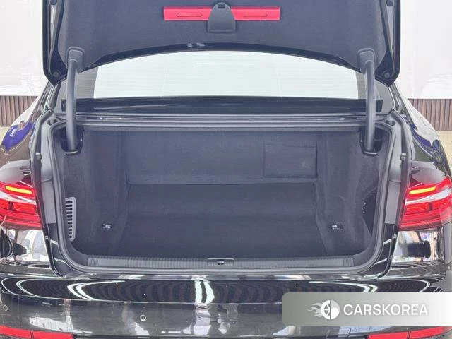 Audi A8 2023 Черный из Китая, фото 2