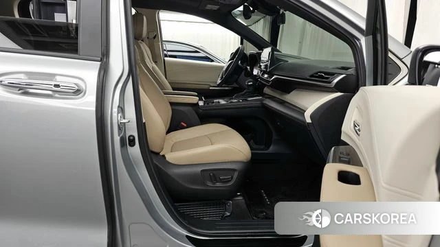 Toyota Sienna 4th Generation 2024 Серебряный из Кореи, фото 2