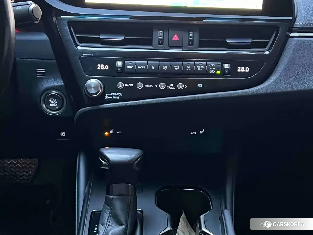 Lexus ES 2023 Silver/gray из Китая, фото 2