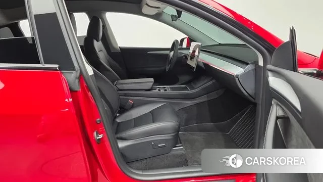 Tesla Model Y 2024 Красный из Кореи, фото 2