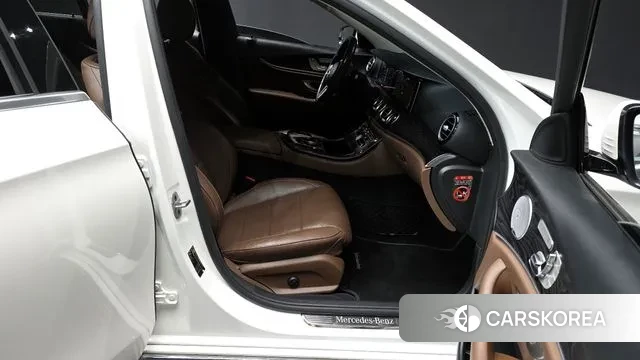 Mercedes-Benz E-Class W213 2018 Белый из Кореи, фото 2