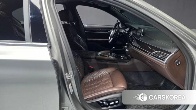 BMW 7 Series (G11) 2021 Серебристо-серый из Кореи, фото 2
