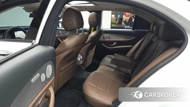 Mercedes-Benz E-Class W213 2018 Белый из Кореи, фото 2