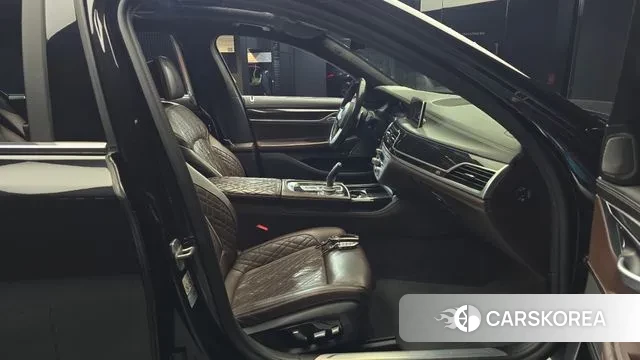 BMW 7 Series (G11) 2021 Черный из Кореи, фото 2