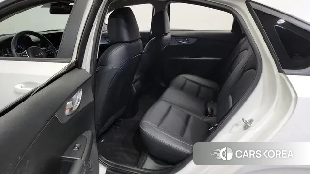 Kia The New K3 2nd generation 2021 Белый из Кореи, фото 2