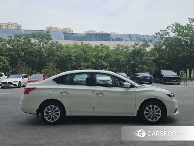 Nissan Xuan Yi 2022 Белый из Китая, фото 2