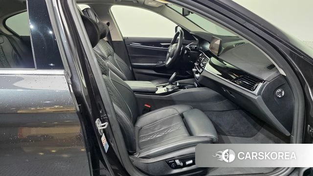 BMW 5 Series (G30) 2019 Серый из Кореи, фото 2