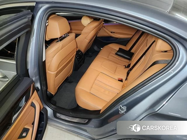 BMW 5 Series (G30) 2023 Цвет галактики из Кореи, фото 2