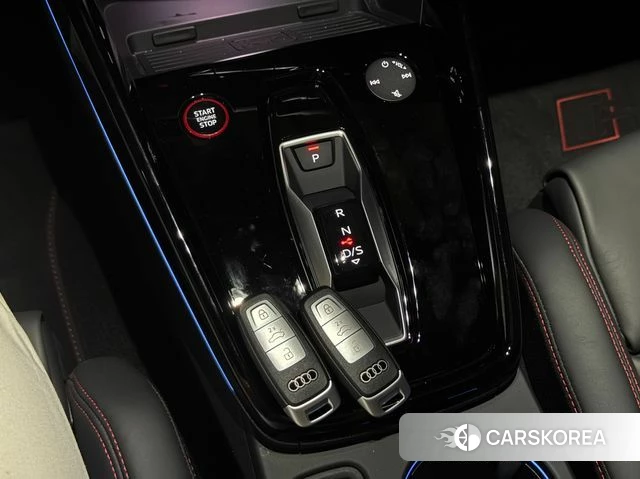 Audi RS3 (8Y) 2025 Черный из Кореи, фото 2
