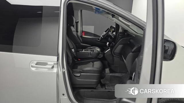 Hyundai Staria 2025 Серебряный из Кореи, фото 2