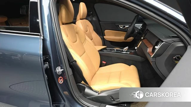 Volvo V60 Cross-Country 2nd Generation 2024 Синий из Кореи, фото 2