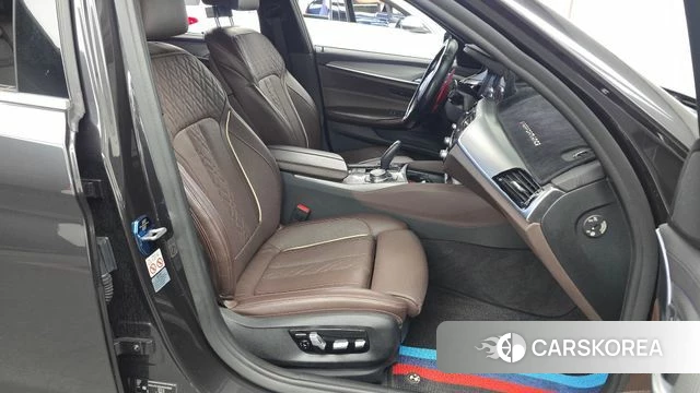 BMW 5 Series (G30) 2019 Серый из Кореи, фото 2