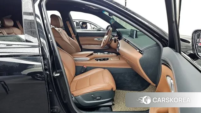 Genesis GV70 2022 Черный из Кореи, фото 2