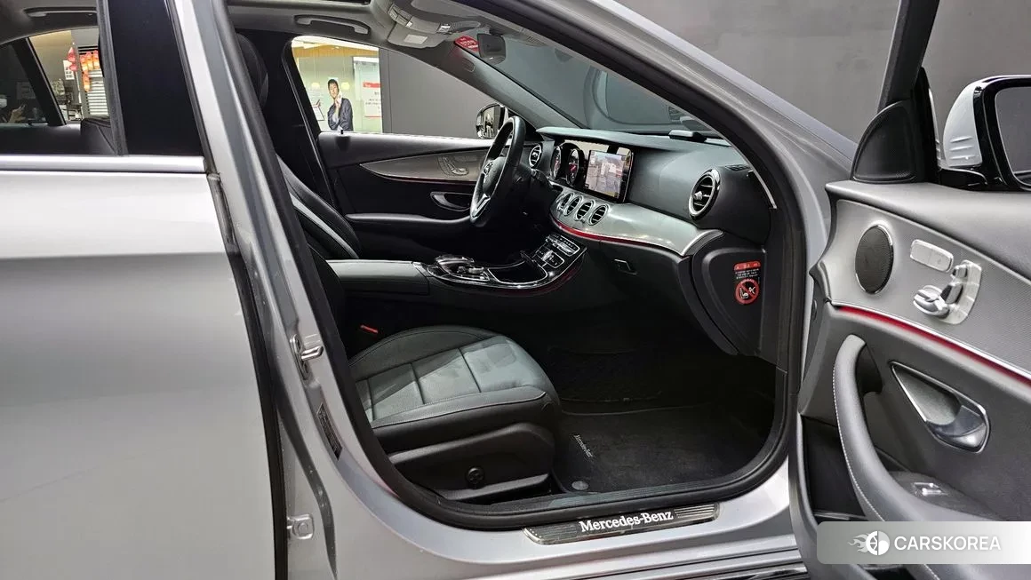 Mercedes-Benz E-Class W213 2019 Серебристо-серый из Кореи, фото 2