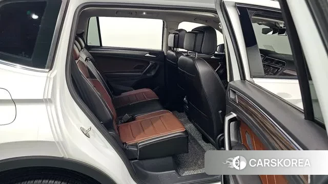 Volkswagen Tiguan Allspace 2024 Белый из Кореи, фото 2