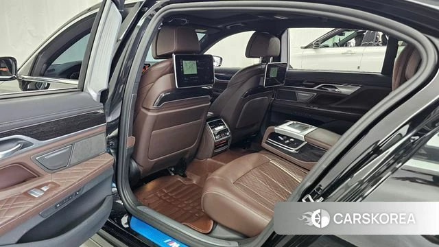 BMW 7 Series (G11) 2019 Черный из Кореи, фото 2