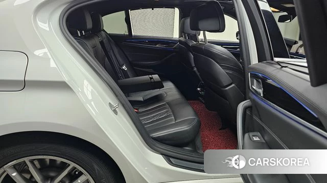 BMW 5 Series (G30) 2019 Белый из Кореи, фото 2