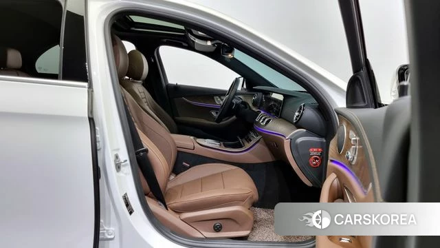 Mercedes-Benz E-Class W213 2022 Белый из Кореи, фото 2