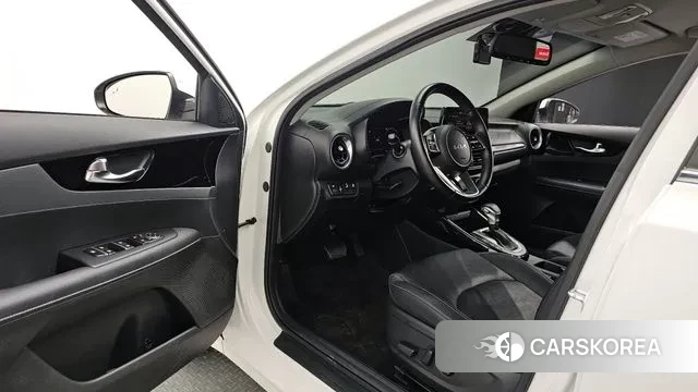 Kia The New K3 2nd generation 2021 Белый из Кореи, фото 2