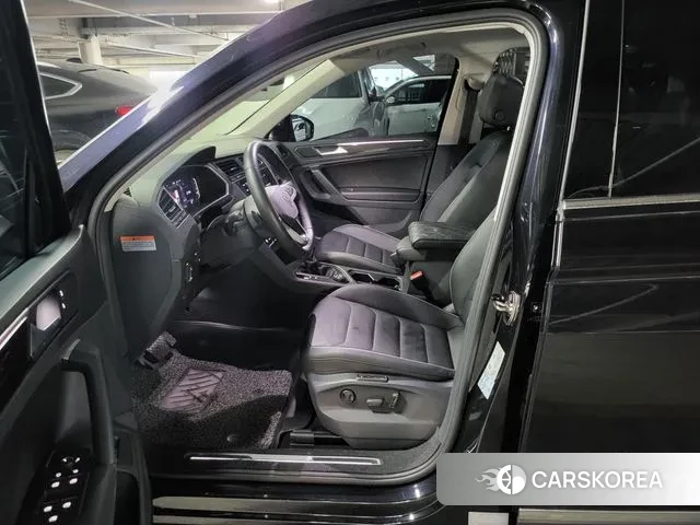 Volkswagen Tiguan second Generation 2022 Черный из Кореи, фото 2